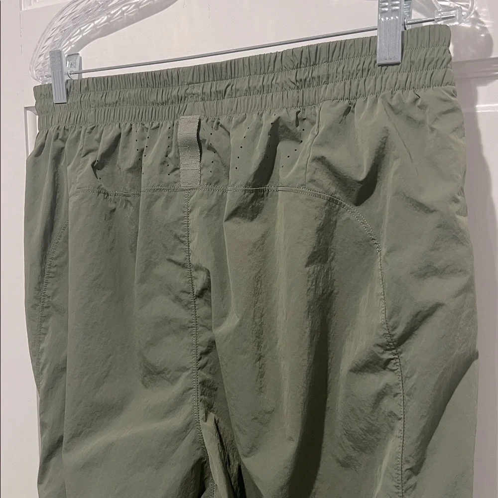 Lululemon Evergreen Jogger Men’s Medium Olive Green Large Track Pants Joggers